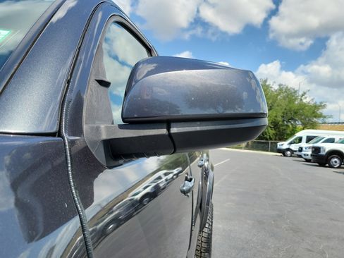 Used 2019 Toyota Tacoma SR5 AWD/4WD image 4