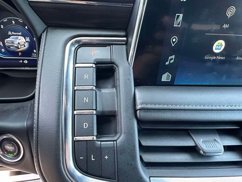 Used 2023 Chevrolet Tahoe Z71 w/ Luxury Package AWD/4WD image 13