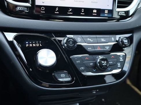 New 2026 Chrysler Voyager LX image 19