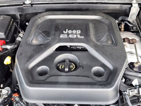 Used 2019 Jeep Wrangler Unlimited Sahara image 14