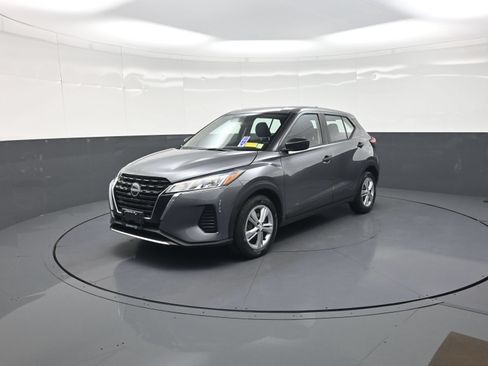 Used 2024 Nissan Kicks S FWD image 7