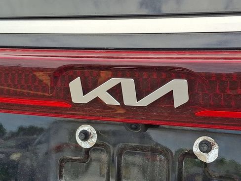 Certified 2023 Kia Carnival SX FWD image 30