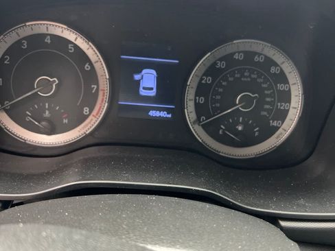 Used 2022 Hyundai Venue SE FWD image 4