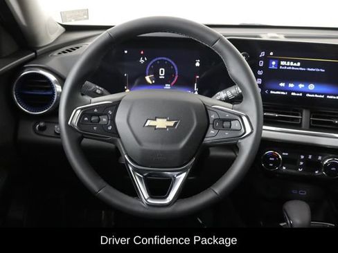 Used 2025 Chevrolet Trax LT w/ Driver Confidence Package FWD image 6