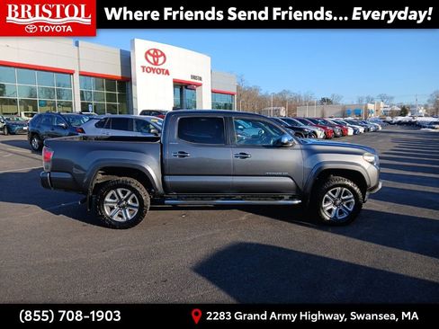 Used 2016 Toyota Tacoma Limited w/ Towing Package image 8