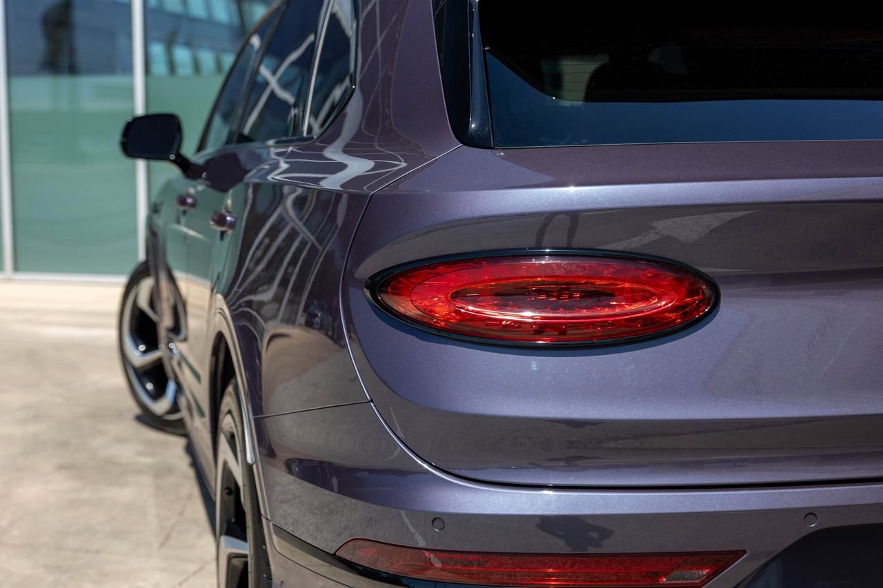Certified 2023 Bentley Bentayga AWD/4WD image 15