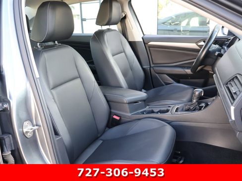 Used 2019 Volkswagen Jetta SE w/ Cold Weather Package image 21