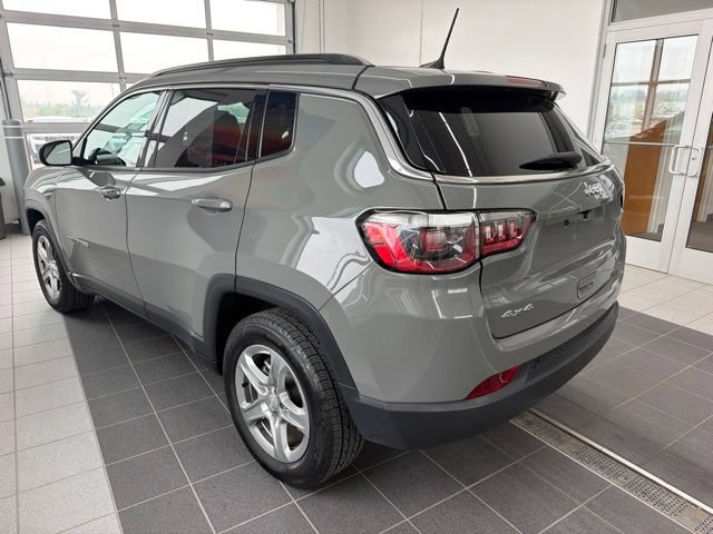 Used 2024 Jeep Compass Latitude AWD/4WD image 3