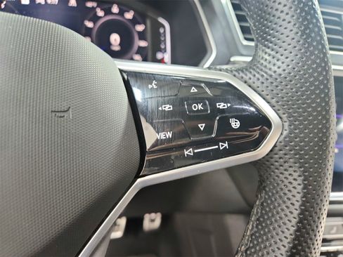 Used 2024 Volkswagen Tiguan SEL R-Line image 25