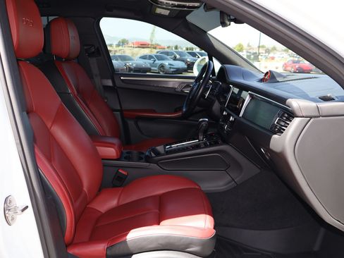 Certified 2022 Porsche Macan GTS AWD/4WD image 32