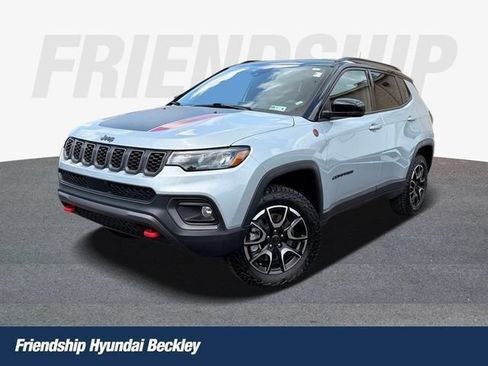 Used 2026 Jeep Compass Trailhawk AWD/4WD image 1