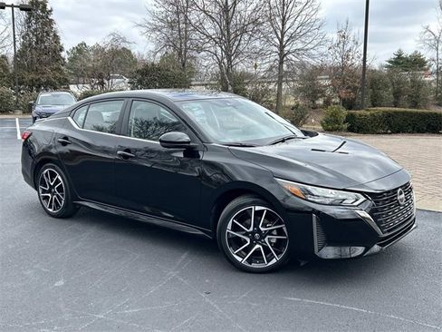 Used 2025 Nissan Sentra SR w/ SR Premium Package image 2
