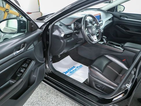 Used 2024 Nissan Altima 2.5 SR FWD image 3