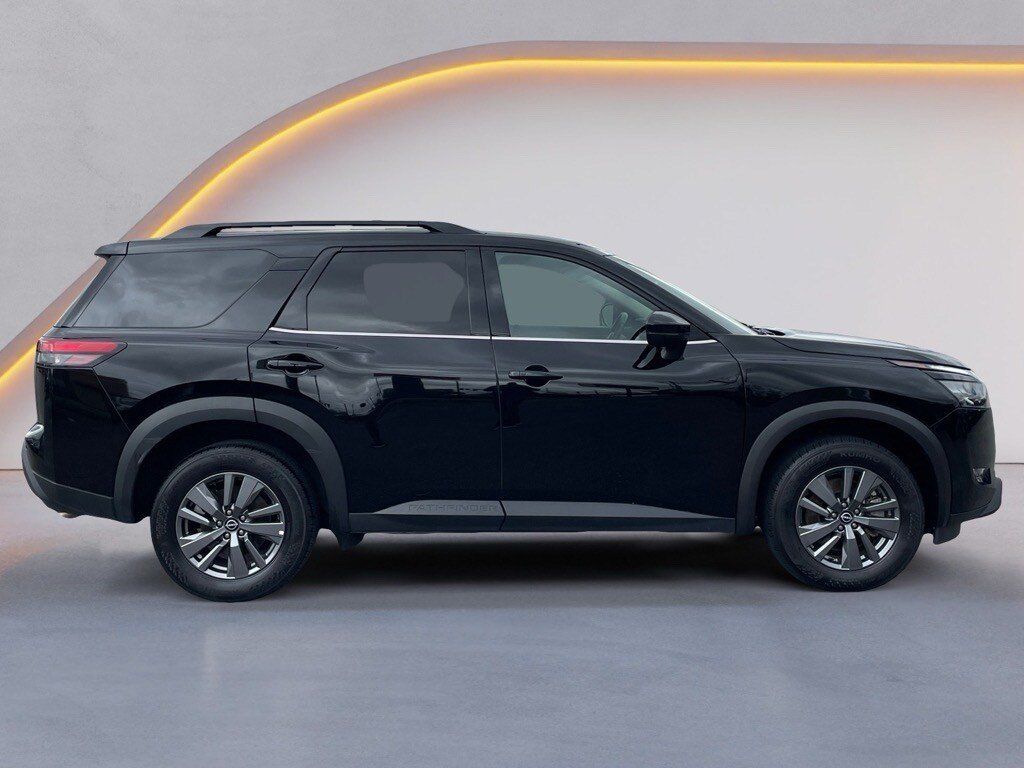 Used 2025 Nissan Pathfinder SV AWD/4WD image 8