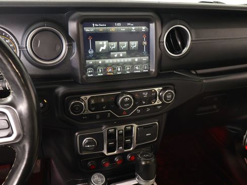 Used 2019 Jeep Wrangler Unlimited Sahara AWD/4WD image 5