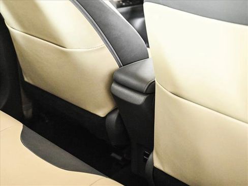 Used 2016 Toyota Prius Four w/ Advanced Technology Package FWD image 18