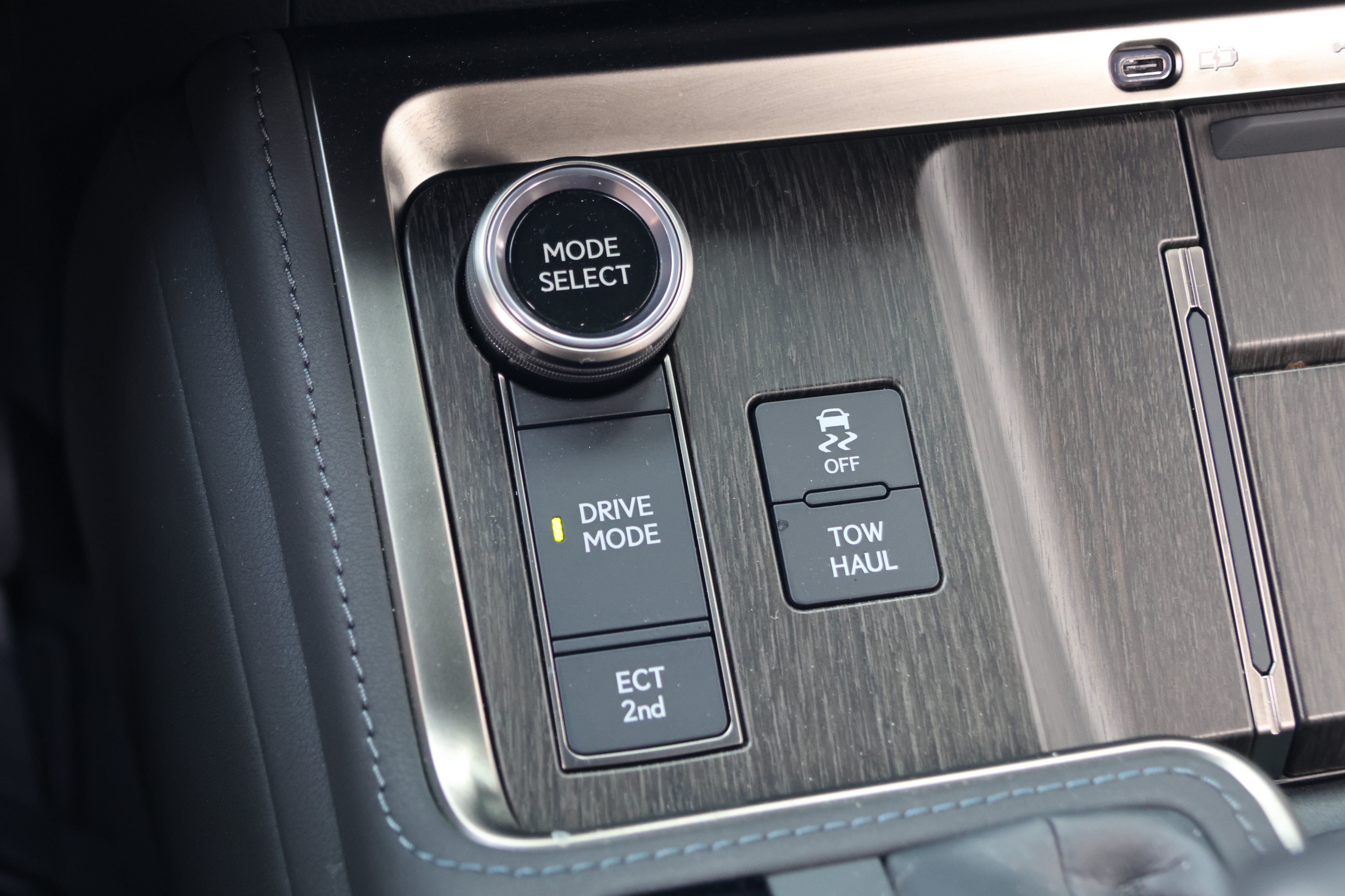 Used 2024 Lexus GX 550 w/ Accessory Package (Z1) AWD/4WD image 25