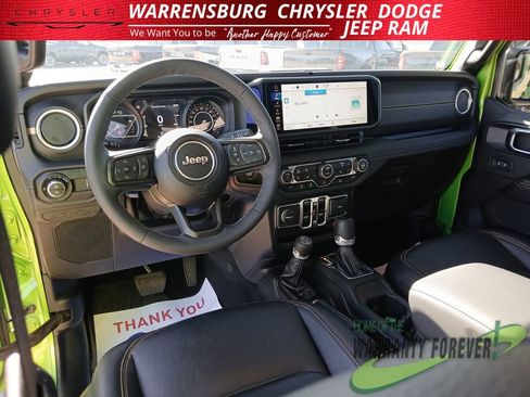 Used 2025 Jeep Gladiator Sport image 14
