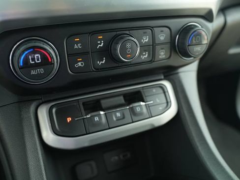 Used 2023 GMC Acadia SLE FWD image 37