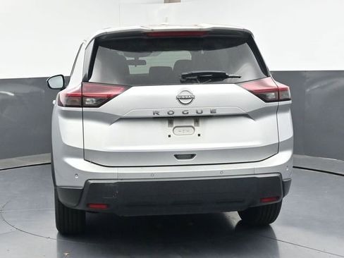 Used 2025 Nissan Rogue SV FWD image 34