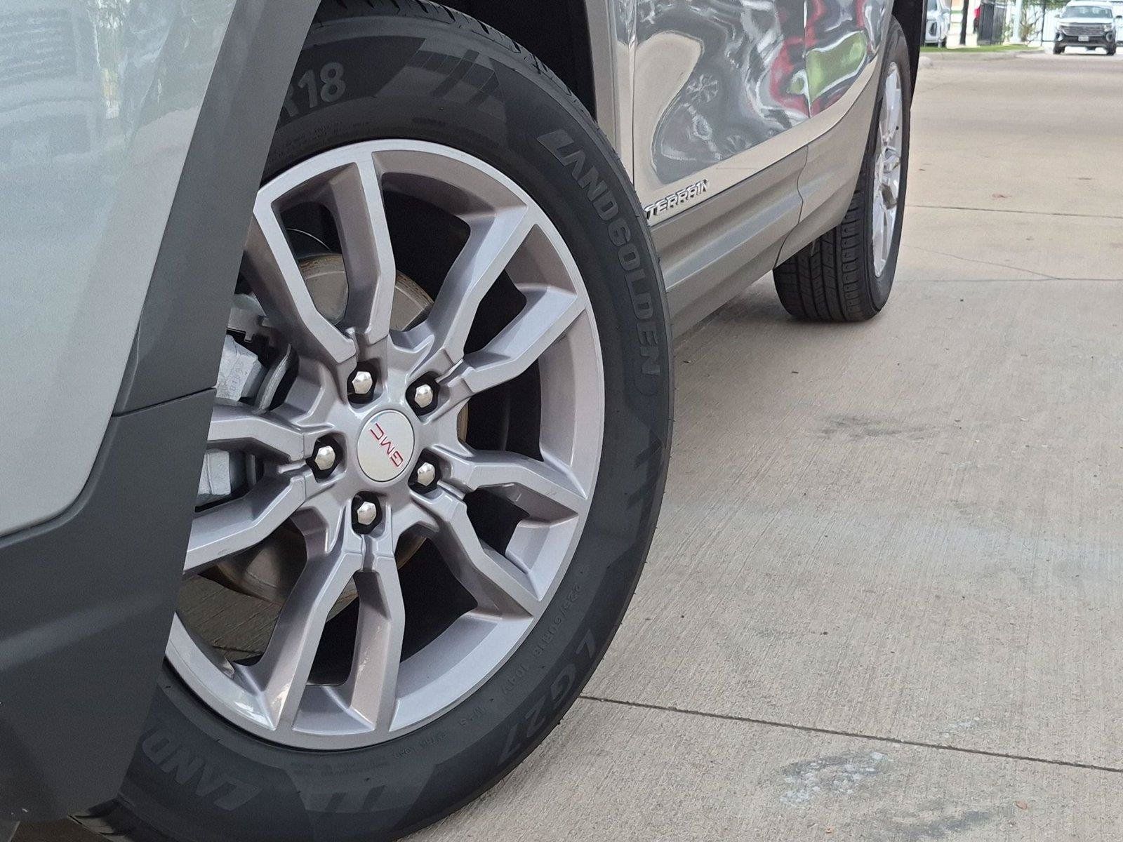 Used 2024 GMC Terrain SLT AWD/4WD image 8