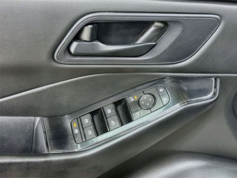 Used 2024 Nissan Rogue S AWD/4WD image 17