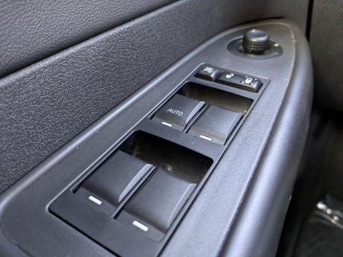 Used 2009 Chrysler 300 LX image 18