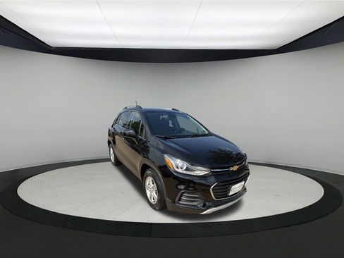 Used 2019 Chevrolet Trax LT w/ LT Convenience Package FWD image 1