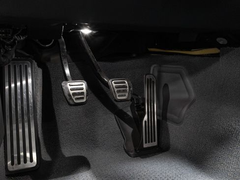 Used 2015 Chevrolet Corvette Z06 w/ 3LZ Preferred Equipment Group image 48