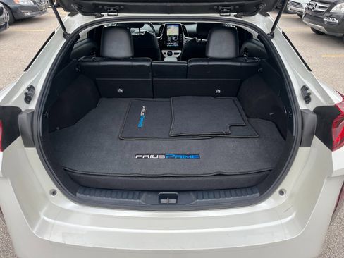 Used 2017 Toyota Prius Prime Premium image 15