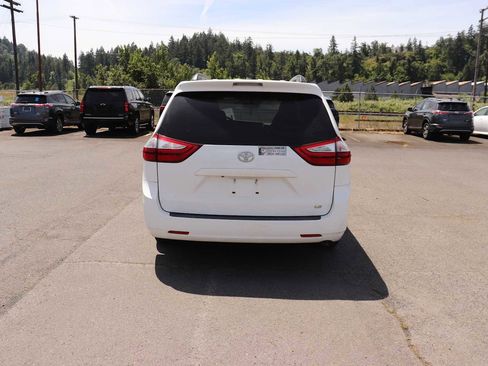 Used 2015 Toyota Sienna LE FWD image 6