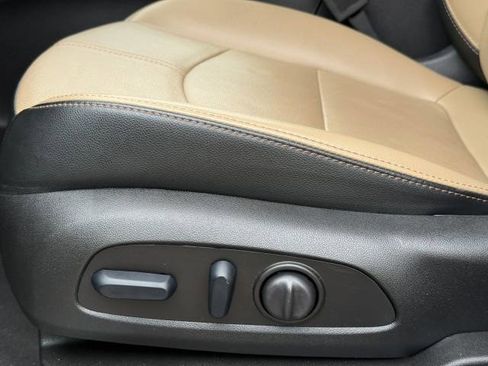 Used 2024 Chevrolet Equinox Premier image 16