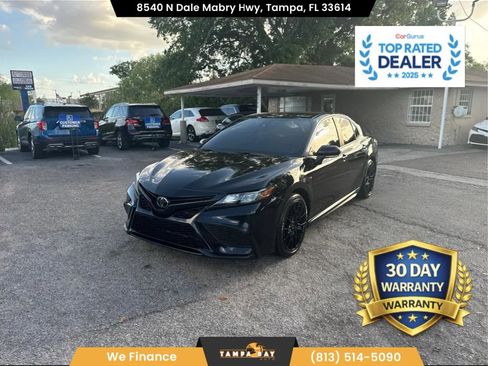 Used 2022 Toyota Camry SE image 1