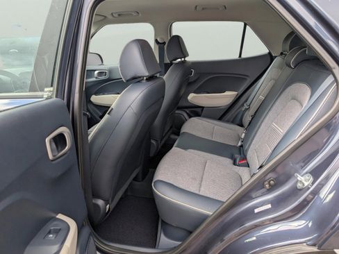 Used 2023 Hyundai Venue Limited image 32