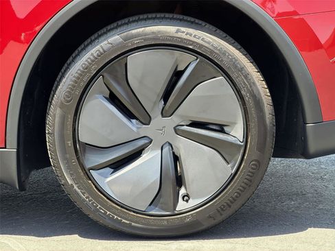 Used 2026 Tesla Model Y AWD image 9
