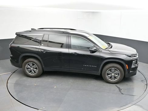 Used 2025 Chevrolet Traverse LT FWD image 14