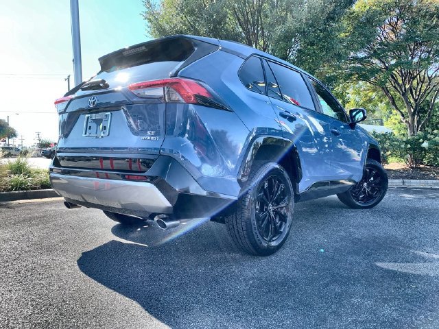 Used 2024 Toyota RAV4 SE w/ Convenience Package AWD/4WD image 8