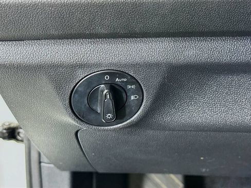 Used 2019 Volkswagen Jetta SE FWD image 18