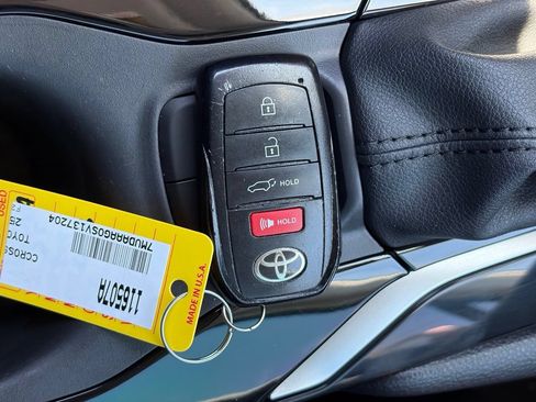 Used 2025 Toyota Corolla Cross XLE w/ Convenience Package FWD image 13