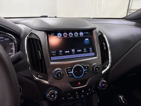 Used 2018 Chevrolet Cruze LT w/ Sun And Sound Package image 25