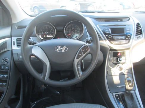 Used 2016 Hyundai Elantra SE image 13