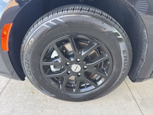 Used 2024 Chrysler Pacifica Touring-L image 16