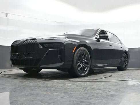Used 2023 BMW 760i xDrive w/ Executive Package AWD/4WD image 44