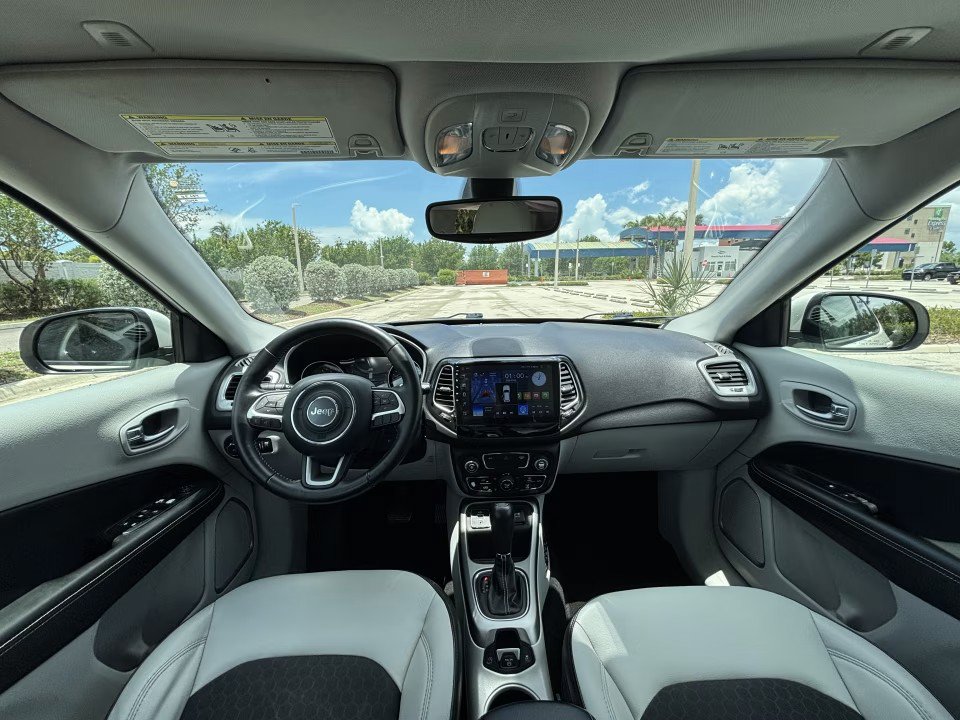 Used 2018 Jeep Compass Latitude w/ Popular Equipment Group FWD image 10
