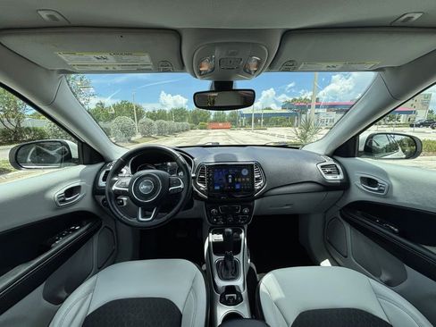 Used 2018 Jeep Compass Latitude w/ Popular Equipment Group FWD image 10