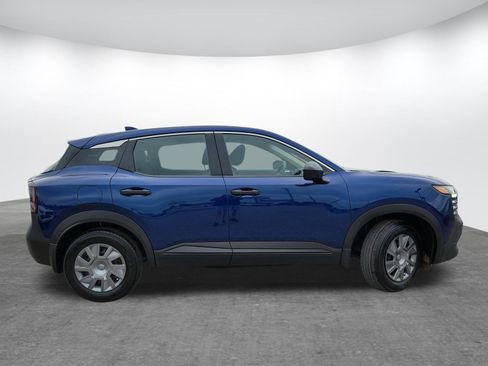 Used 2025 Nissan Kicks S image 4