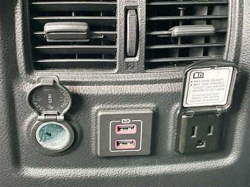 Used 2021 Nissan Titan SV w/ SV Convenience Package image 24