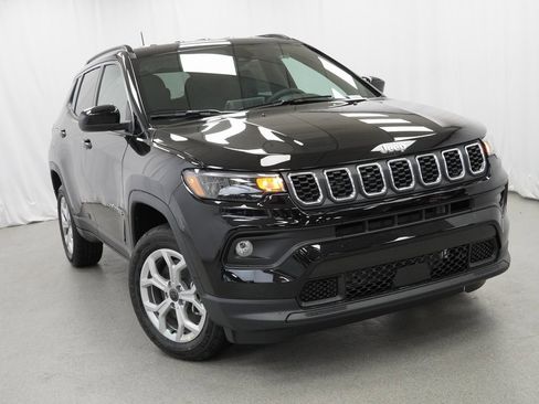 Certified 2025 Jeep Compass Latitude w/ Convenience Group image 9