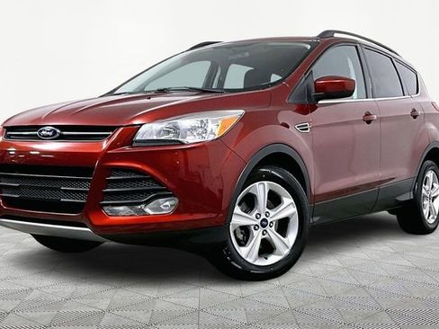 Used 2014 Ford Escape SE w/ Equipment Group 201A image 2