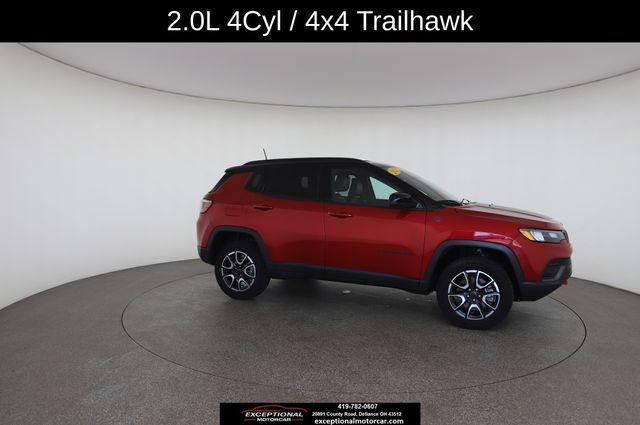 Used 2025 Jeep Compass Trailhawk AWD/4WD image 25